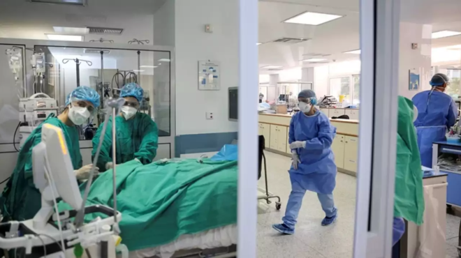 kaka-mantata-gia-ton-koronoio-100-eisagoges-ti-mera-kindyneyoyn-anthropoi-exaplosi-tis-neas-metallaxis-arktoyros-143030