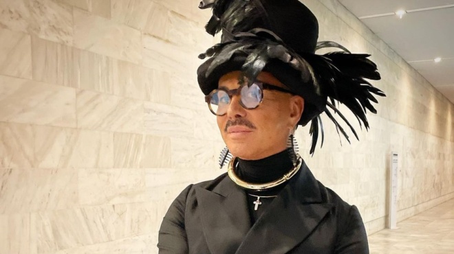 prokalese-mpotiliarisma-stin-athina-diasimos-ellinas-pozare-san-kompsi-kyria-sti-mesi-toy-dromoy-amp-038-ekopse-ti-kykloforia-143466