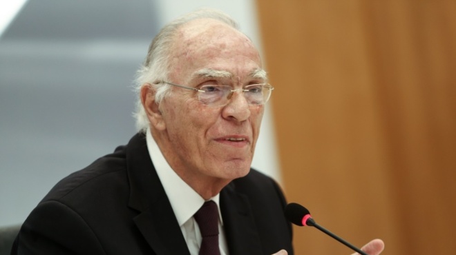 monadikos-vasilis-leventis-me-flertaroyn-oi-gynaikes-alla-den-eimai-kai-san-ton-georgoyli-143735