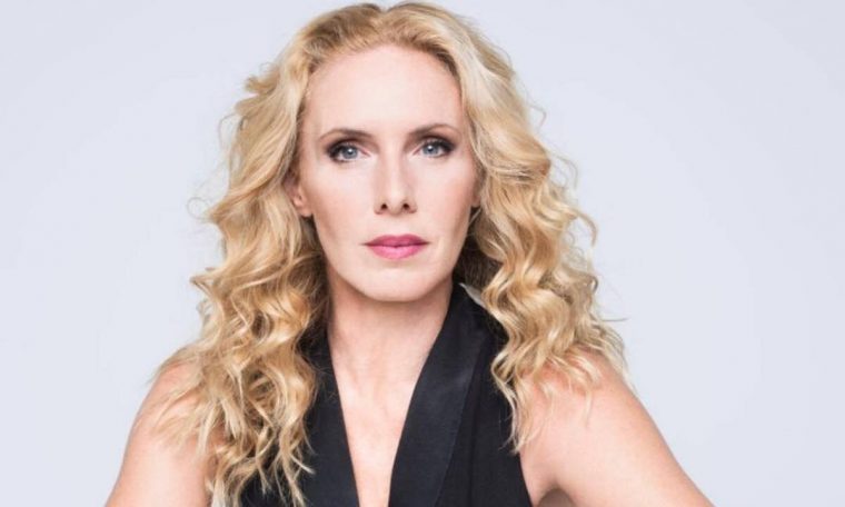 Εβελίνα Παπούλια