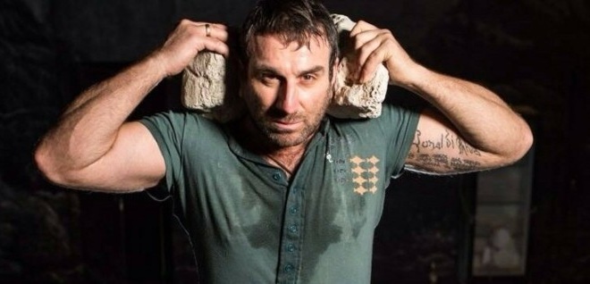 ilias-valasis-amp-8220-xepsychise-sta-cheria-moy-apo-lathos-cheirismo-mprosta-sta-matia-olon-ekei-archise-i-antistrofi-metrisi-amp-8221-138487