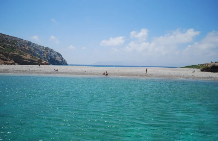 Ακατοίκητο νησί beach bar 