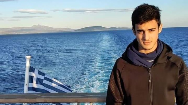 kovontai-ta-podia-moy-trechoyn-ta-dakrya-potami-syntetrimmenos-o-pateras-toy-adikochamenoy-kyprianoy-papaioannoy-139197