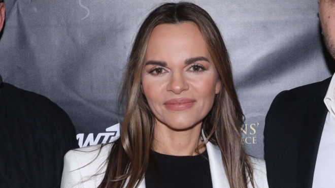 egine-theama-i-chatzistefani-pige-gia-psonia-me-tsanta-poy-kostizei-oso-1-amaxi-alla-oloi-koitoysan-ta-podia-tis-139506