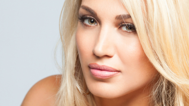 na-kynigiso-tin-konstantina-sto-cheiroyrgeio-i-gynaika-poy-paresyre-i-spyropoyloy-den-mporei-na-koynithei-139606