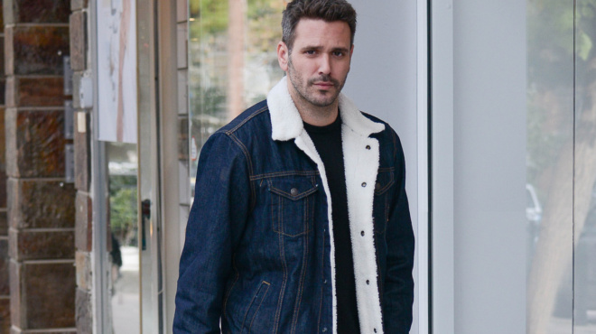 kanoyn-oyres-gia-na-doyn-ton-eisaggelea-marketo-o-michalis-leventogiannis-anoixe-mpar-sto-kentro-tis-athinas-139642