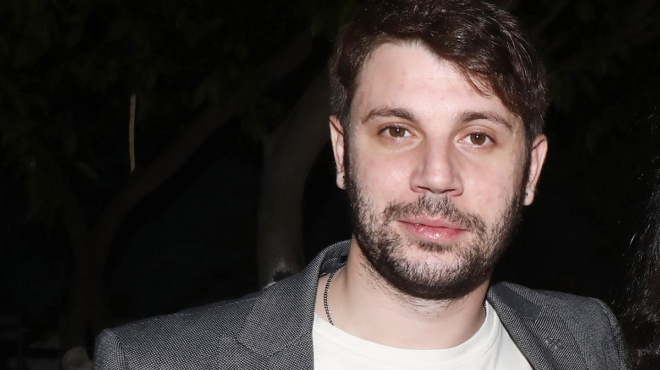 paris-skartsolias-apokalypse-posa-chrimata-epairne-os-manolakis-sto-kafe-tis-charas-i-gnorimia-me-ton-roma-139679