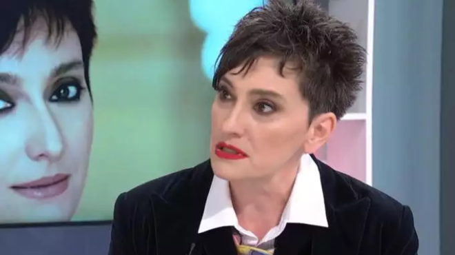 dyskoles-ores-gia-tin-iro-sapisan-ton-gio-tis-sto-xylo-tin-ora-toy-j2us-amp-8211-i-sparaktiki-anartisi-tis-139945