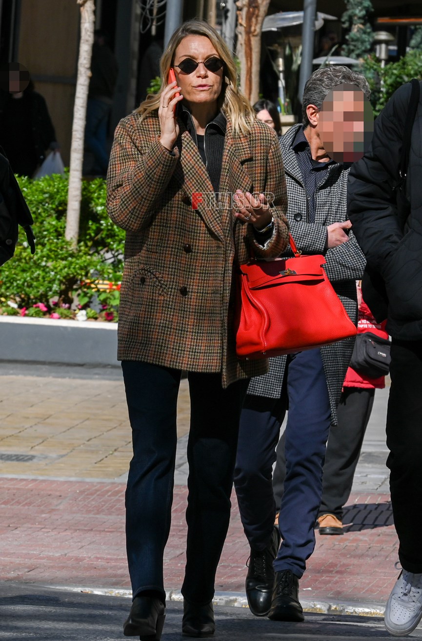 Η Βίκυ Καγιά στο κέντρο της Αθήνας 