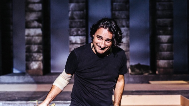 ithela-na-kano-toys-anthropoys-na-gelane-lygise-ston-aera-o-vasilis-charalampopoylos-149244