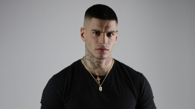 stin-antepithesi-o-nikolas-agoroy-to-karfi-se-mpogdano-martika-kai-i-kinisi-poy-amp-8220-teleiose-amp-8221-tin-saltaferidoy-149847