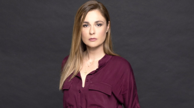 den-kano-doyleies-sto-spiti-yparchoyn-anthropoi-poy-plironontai-gia-ayti-ti-doyleia-salos-me-tis-diloseis-tis-thaleias-matika-154635