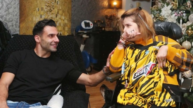 ypoklithikan-kai-oi-antipaloi-toy-amp-8220-terastios-amp-8221-giorgos-tzavellas-afierose-to-protathlima-sti-myrto-tis-paroy-151271