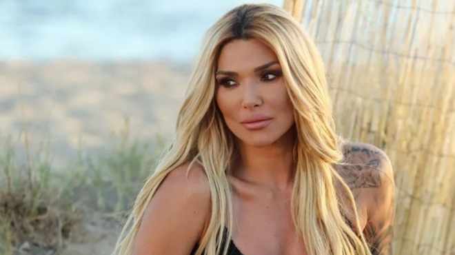 aggeliki-iliadi-megalosa-moni-moy-2-paidia-amp-8211-pisteyo-vathia-ston-theo-afisa-sta-cheria-toy-tin-psychi-moy-152115