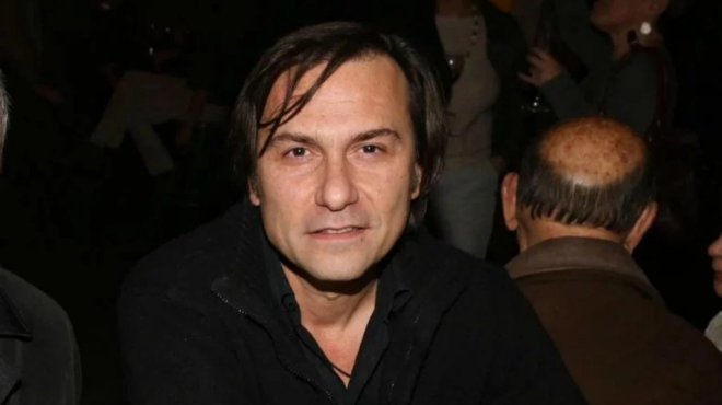 einai-35-chronia-mazi-echoyn-2-paidia-i-amp-8220-agnosti-amp-8221-syzygos-toy-dimitri-alexandri-poy-menei-makria-apo-ta-fota-153934