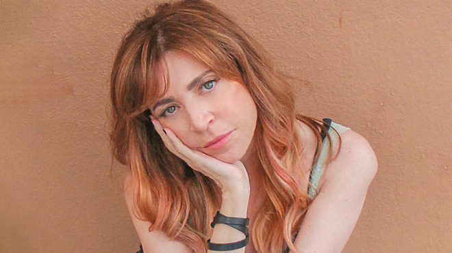 evale-se-oles-ta-amp-8220-gyalia-amp-8221-i-dimitra-papadopoyloy-pige-ntymeni-etsi-sto-gamo-toy-moyzoyraki-amp-038-travixe-ta-flas-155328