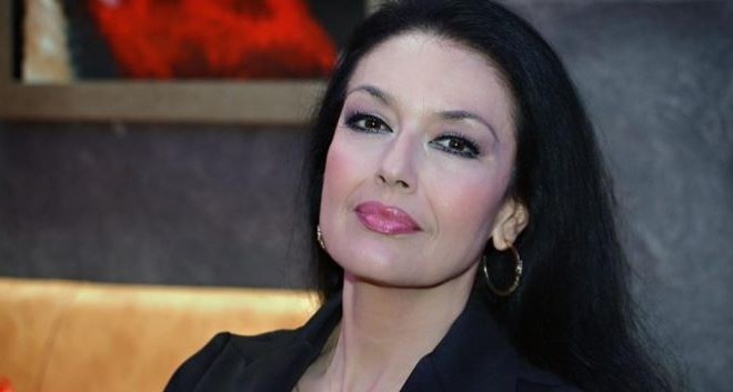 kaneis-de-gnorizei-poso-chronon-einai-etsi-amp-8220-pagonei-amp-8221-ton-chrono-i-eleni-filini-gi-amp-8217-ayto-den-leei-tin-ilikia-tis-155774