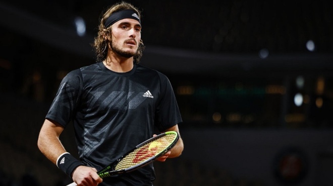 archontiko-palati-me-kipo-esoteriki-skala-amp-038-terastio-kanape-o-stefanos-tsitsipas-mas-xenagei-sto-spiti-toy-sto-parisi-155816