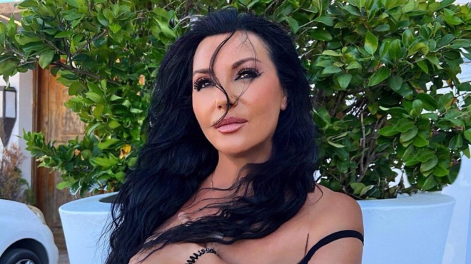 akomplexaristi-i-popi-malliotaki-amp-8220-adynatisa-giati-ekana-plastikes-echo-kai-mia-kori-30-chronon-poy-zei-sto-texas-amp-8221-156101