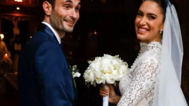 pantreytikan-i-anna-prelevits-kai-o-nikitas-nomikos-den-stamatise-na-klaiei-apo-sygkinisi-i-doykissa-oi-protes-foto-apo-to-gamo-154729