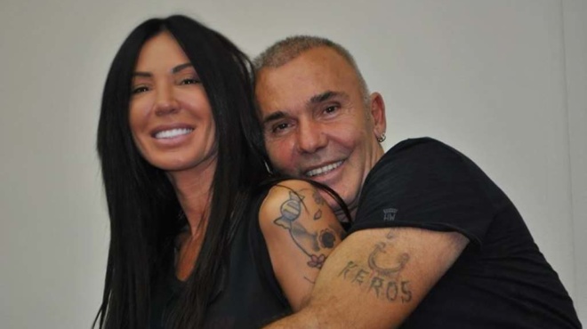 san-polyteles-sale-stin-arachova-i-spatarona-toy-stelioy-rokkoy-amp-8211-olo-xylo-terastio-tzaki-thea-poy-zalizei-148585