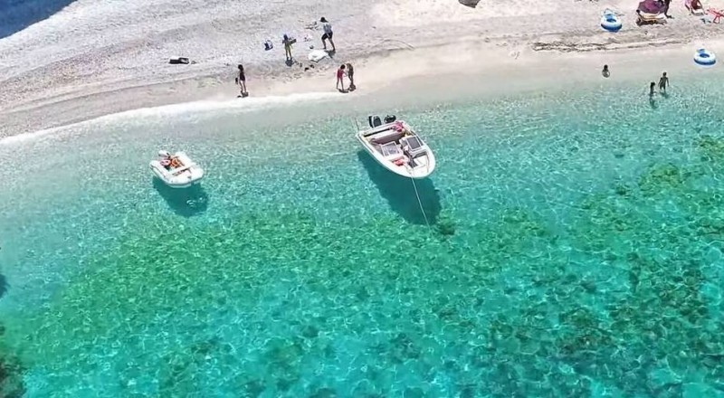 Μυστηριώδης παραλία κοντά στην Αθήνα 