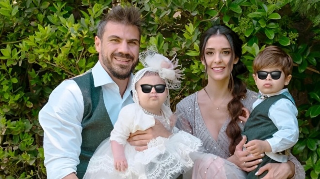 echei-ti-pio-omorfi-mpoympoy-i-paramythenia-vaftisi-tis-koris-toy-aki-petretziki-akylinas-se-yperoches-11-foto-148512