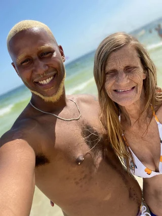 61χρονη γιαγιά παντρεύτηκε έναν 24χρονο