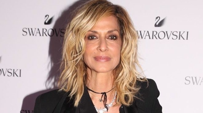 anna-vissi-den-antexe-kai-lygise-mprosta-stis-kameres-fovamai-min-teleiosei-leei-me-dakrya-sta-matia-156429