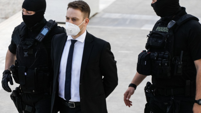 den-eginan-etsi-ta-pragmata-ntrapike-kai-i-ntropi-me-ayta-poy-eipe-o-pilotos-sti-mitera-tis-karolain-meta-ti-katadiki-toy-156430