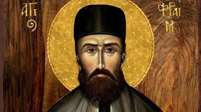 o-agios-efraim-esose-to-moro-mas-eno-perimename-to-moiraio-sygklonizei-mia-mitera-gia-to-thayma-poy-viose-158149