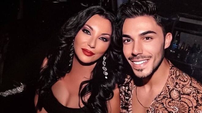 eimai-i-nomimi-syzygos-toy-mpampi-kaneis-den-tha-me-fimosei-xespathose-i-popi-malliotaki-gia-ton-nekro-antra-tis-159775