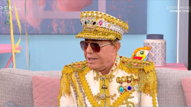 me-kostoymi-kai-2-antikeimena-sto-feretro-thrinos-sti-kideia-florinioti-syntetrimmenes-i-kori-amp-038-i-syzygos-toy-158599