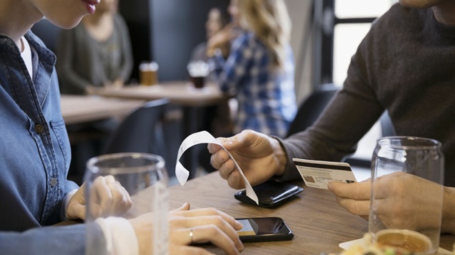 i-kopela-moy-thelei-na-pigainoyme-mono-se-akriva-magazia-kai-den-mporo-na-antexo-oikonomika-fovamai-oti-tha-faliriso-160670