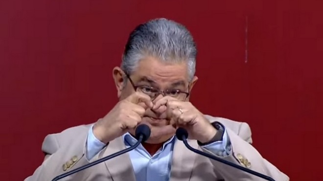 epikos-koytsoympas-amp-8211-kanei-kardoyla-kai-trolarei-tin-konstantopoyloy-me-ton-monadiko-toy-tropo-161550