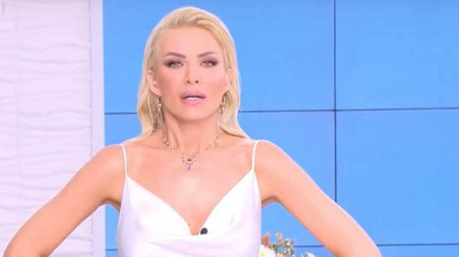 kale-ti-koitazei-ta-podia-moy-eimai-eggona-toy-i-katerina-kainoyrgioy-evale-sti-thesi-toy-ton-andrea-mikroytsiko-162502