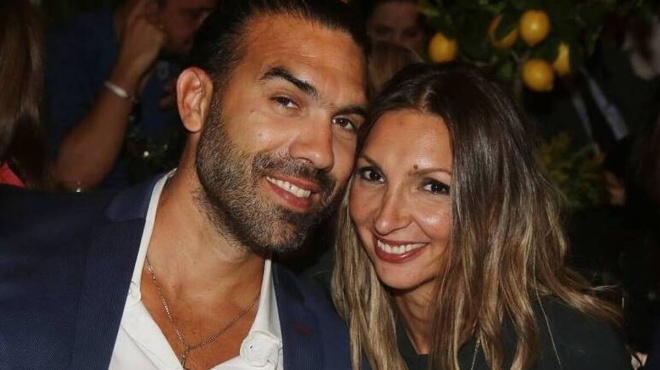 psilos-koyklos-epicheirimatias-o-agnostos-syzygos-tis-fani-chalkia-kai-ta-panemorfa-paidia-toys-gia-mpanio-se-paralia-156790