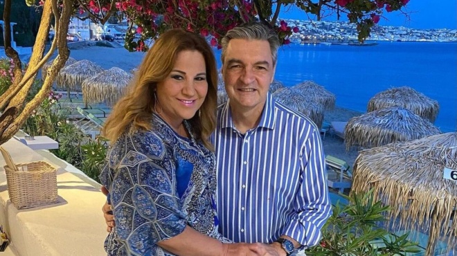 klameni-me-mayra-gyalia-dipla-ston-gio-tis-ximerose-amp-8220-mayro-amp-8221-savvato-gia-ti-moiraraki-i-sygkinitiki-anartisi-163043