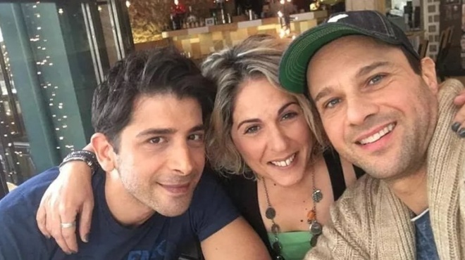 pantreytike-egine-agnoristi-echei-koykla-kori-i-afroditi-apo-to-akros-oikogeneiakon-20-chronia-meta-to-telos-tis-seiras-156832