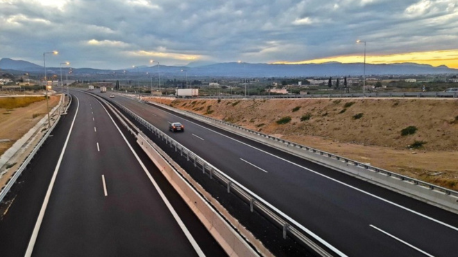 xechase-ti-gynaika-toy-ston-dromo-odigos-ekane-stasi-stin-ethniki-odo-kai-efyge-choris-na-tin-parei-mazi-toy-157573