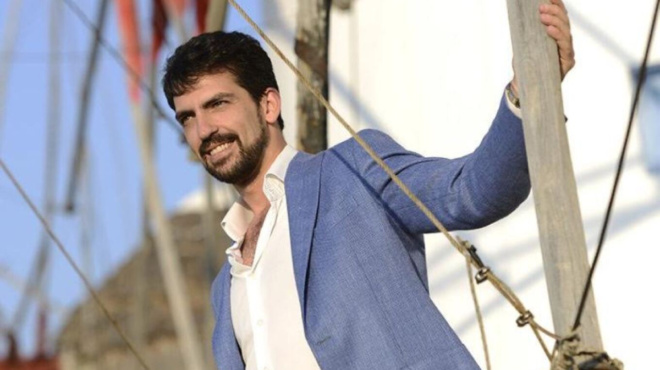 thrinos-gia-ton-thanato-toy-40chronoy-gnostoy-kosmimatopoli-o-fotis-afise-piso-toy-to-molis-8-minon-paidaki-toy-157859