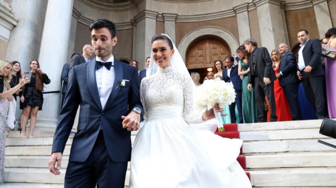 i-anna-prelevits-apokalyptei-o-logos-poy-forese-dyo-nyfika-ston-gamo-tis-me-ton-nikita-nomiko-158985