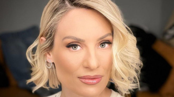 oi-gynaikes-apagoreyetai-na-koinonisoyn-giati-echoyn-periodo-oi-kanones-tis-ekklisias-exorgisan-tin-meleti-159000