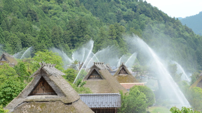 systima-pyrosvesis-gia-seminario-olokliro-chorio-metatrepetai-se-syntrivani-kai-den-fovatai-ti-fotia-171001