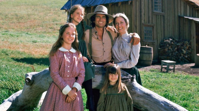 to-mikro-spiti-sto-livadi-10-alitheies-poy-den-mathame-pote-gia-tin-agapimeni-seira-ton-paidikon-mas-chronon-171223