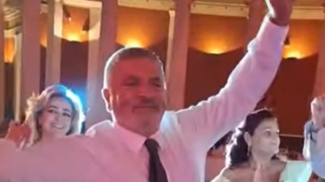 i-chora-kaigotan-kai-o-patoylis-erichne-zeimpekies-salos-me-ton-perifereiarchi-attikis-kai-tin-proklitiki-toy-stasi-172662