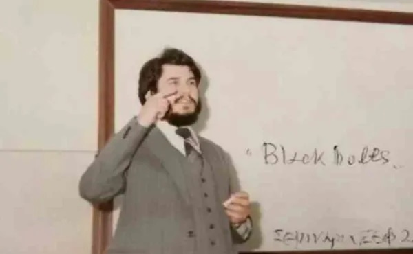 pire-to-amp-8220-mystiko-amp-8221-mazi-toy-otan-kritikos-foititis-skotose-toys-kathigites-toy-mesa-sto-panepistimio-amp-038-vrethike-nekros-167002