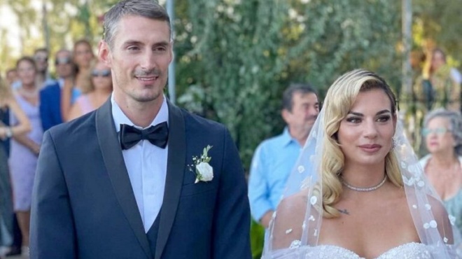 amp-8220-aytos-itan-o-logos-amp-8221-i-stayroyla-chrysaeidi-amp-8220-spaei-amp-8221-1i-fora-ti-siopi-tis-gia-to-diazygio-3-mines-meta-ton-gamo-170195