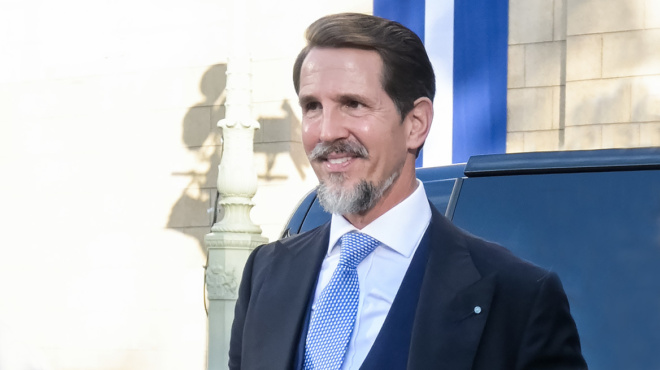 matheytike-to-schedio-paylos-kai-nikolaos-sozoyn-tin-ellada-apo-ti-chreokopia-6-mines-meta-ton-thanato-toy-teos-vasilia-168878