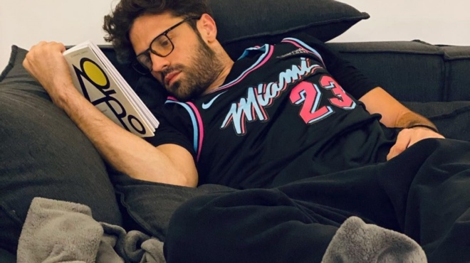 terastio-saloni-chlidati-krevatokamara-olo-petra-o-konstantinos-argyros-echei-to-pio-oraio-spiti-tis-showbiz-169736